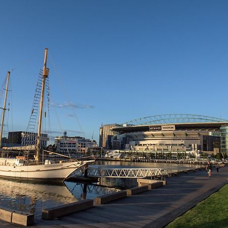 Peppers Docklands Hotel Melbourne Buitenkant foto The Gothenburg Opera