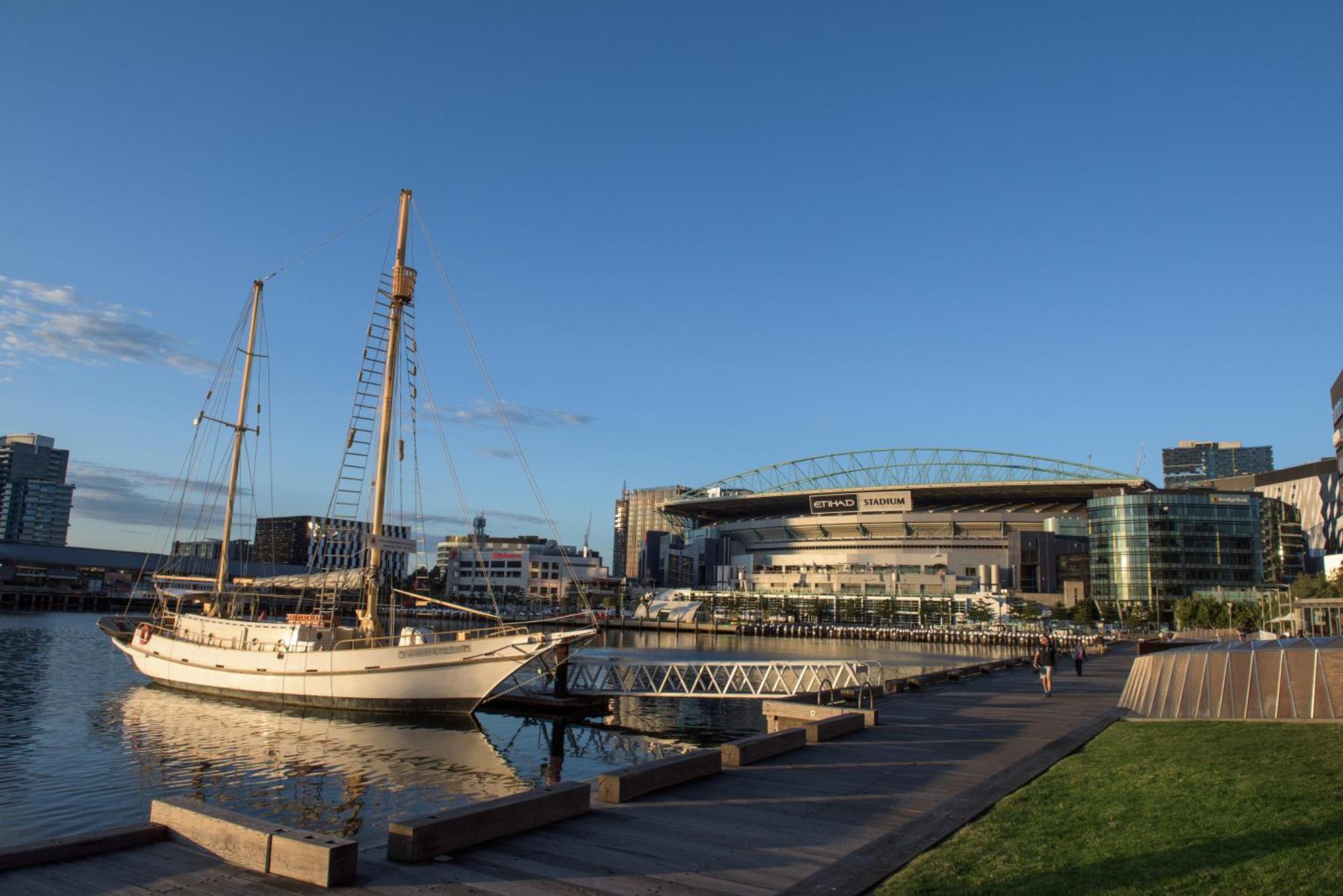 Peppers Docklands Hotel Melbourne Buitenkant foto The Gothenburg Opera