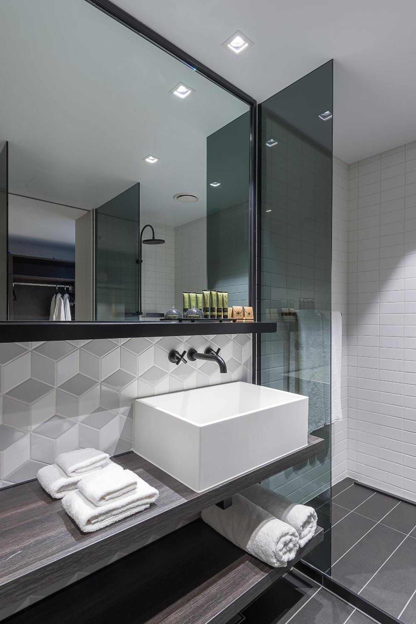 Peppers Docklands Hotel Melbourne Buitenkant foto